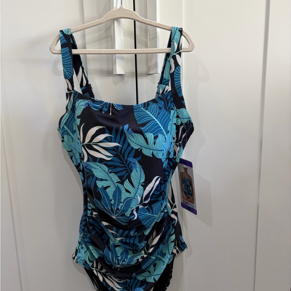 NWT 32 Degrees Blue Leaf Print Woman’s One Piece